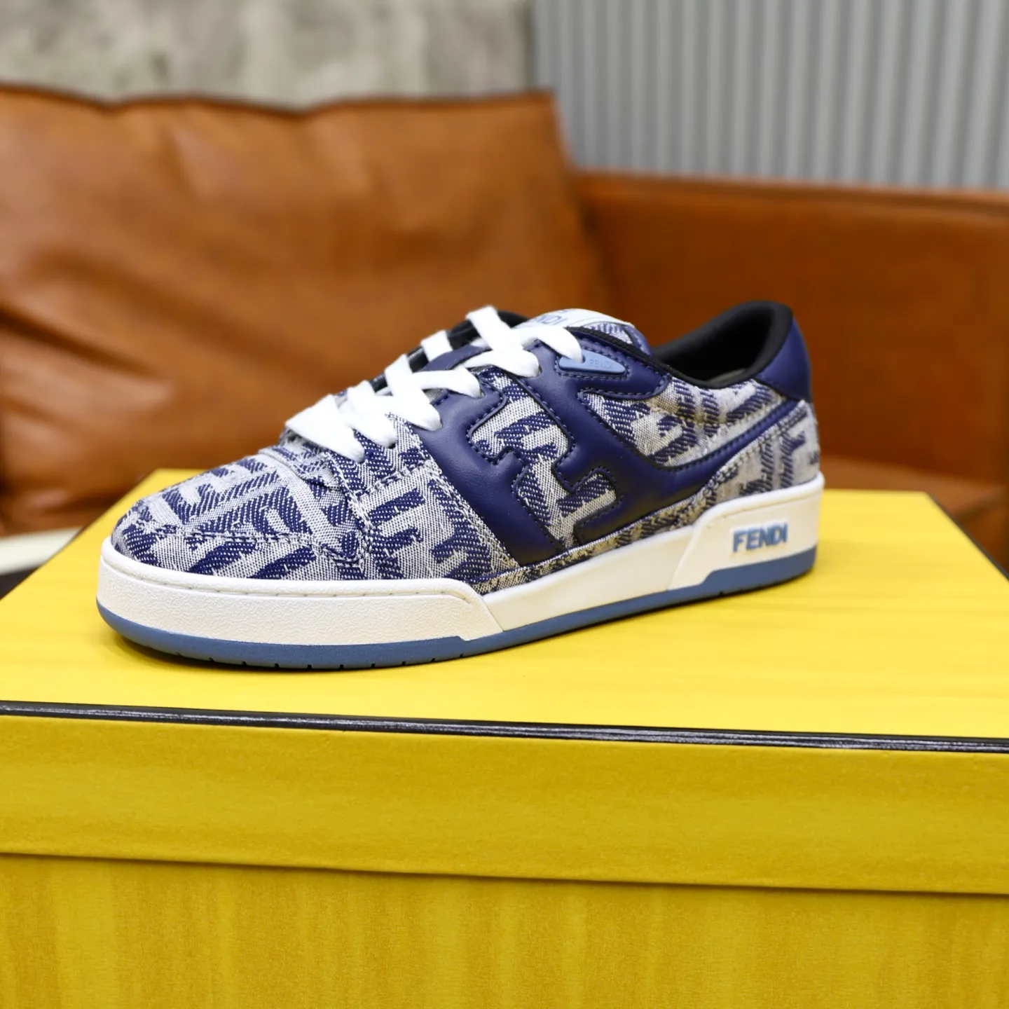 Ex-factory price: 640🔥Couple model (top original order) Brand: FENDI Size: 35-44 (customized for men 38 and 45) Grade: original order quality High version Material: Imported original cowhide stitching ➕ High-quality and comfortable lining Original TPU lightweight anti-slip outsole Style category: Travel fashion casual shoes Versatile trend